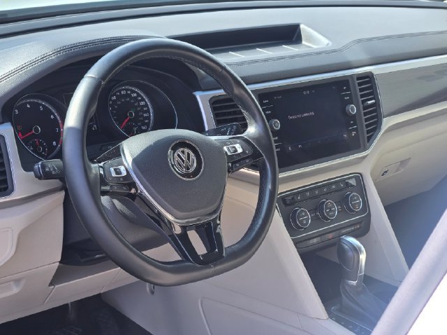 Used 2018 White Volkswagen 3.6L V6 SE image 25