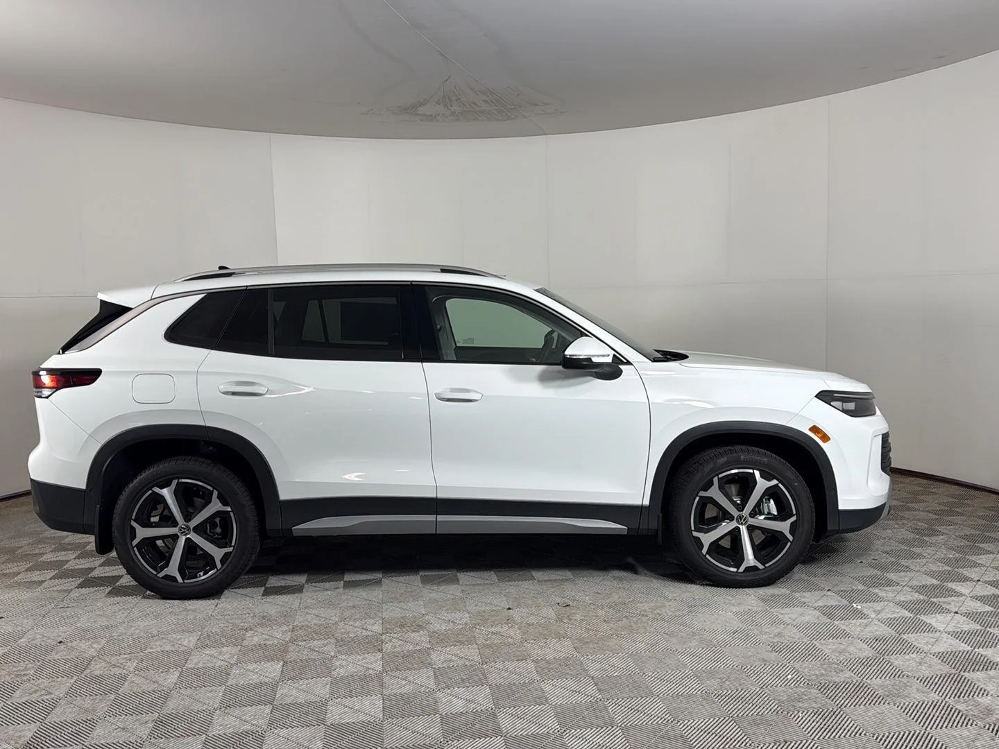 New 2026 Pure White Volkswagen SE image 5