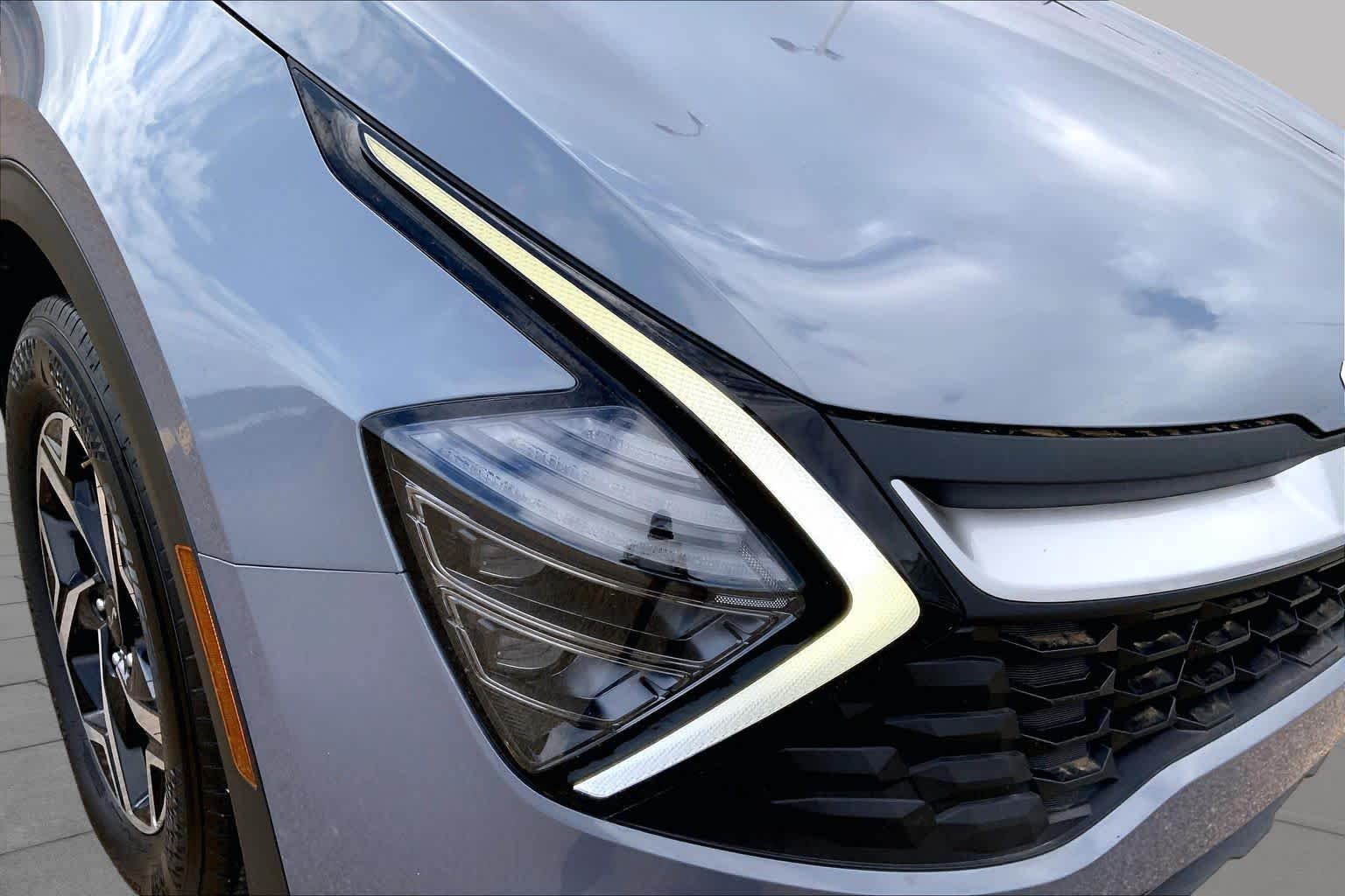 Used 2025 Everlasting Silver Kia LX image 28
