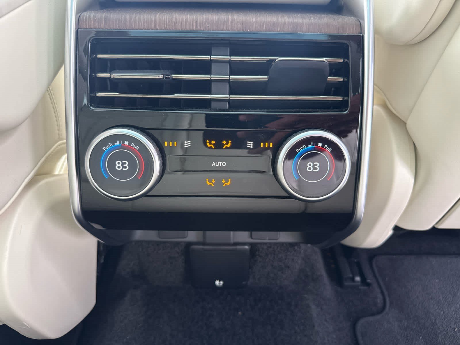 Used 2023 Lantau Bronze Metallic Land Rover SE image 12