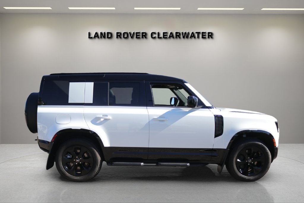 Used 2025 White Land Rover X-Dynamic SE image 6