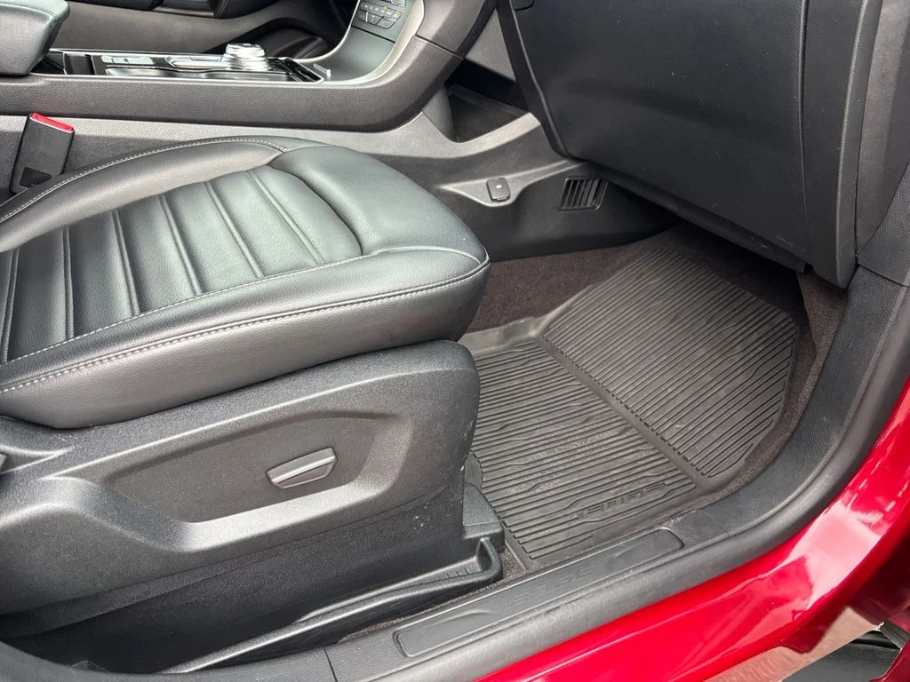 Used 2020 Red Ford SEL image 48