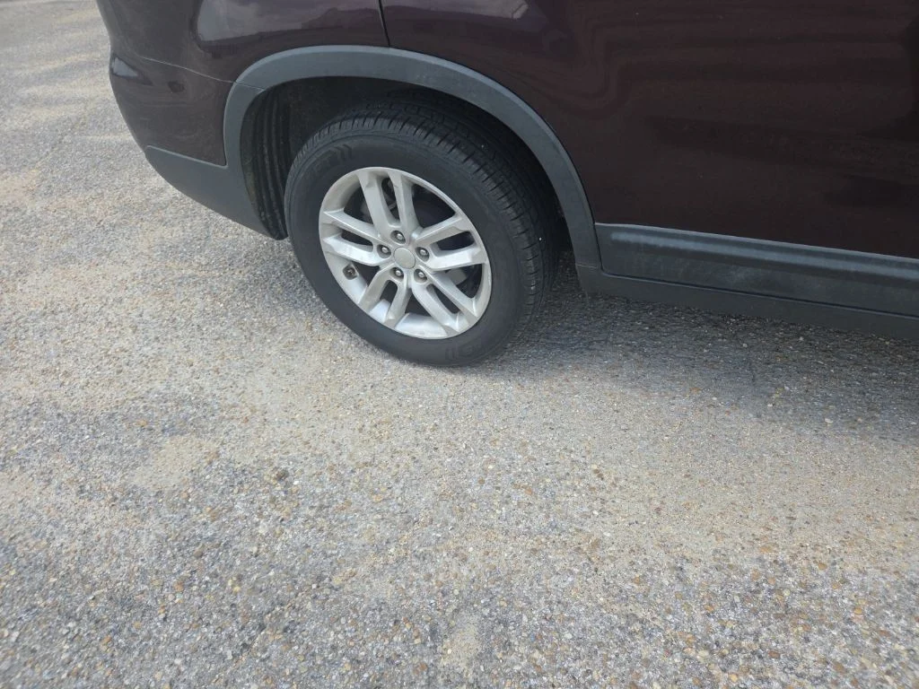 Used 2015 Red Kia LX image 19