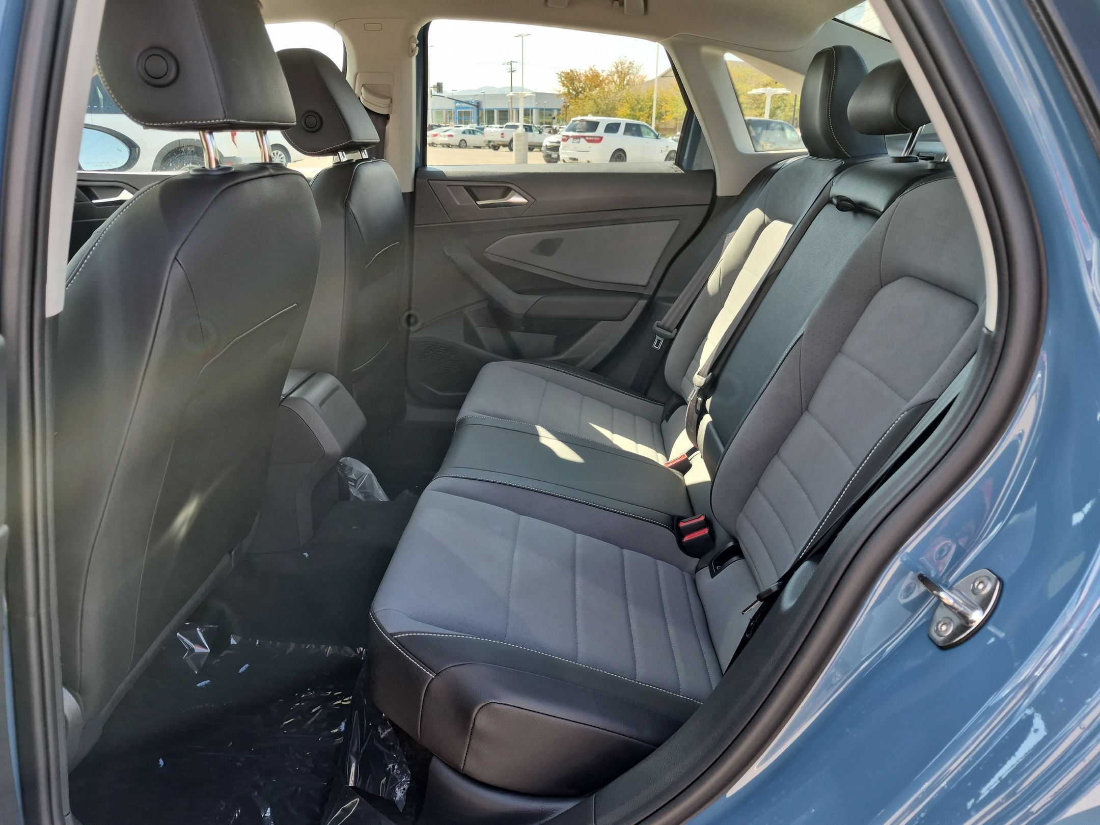 New 2027 Monterey Blue Pearl Volkswagen SE image 14