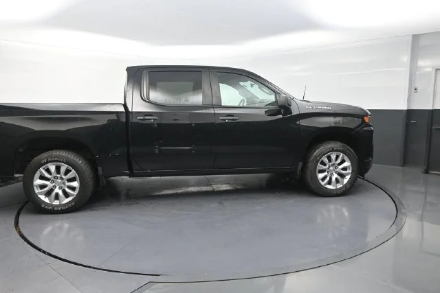 Used 2020  Chevrolet Custom image 9