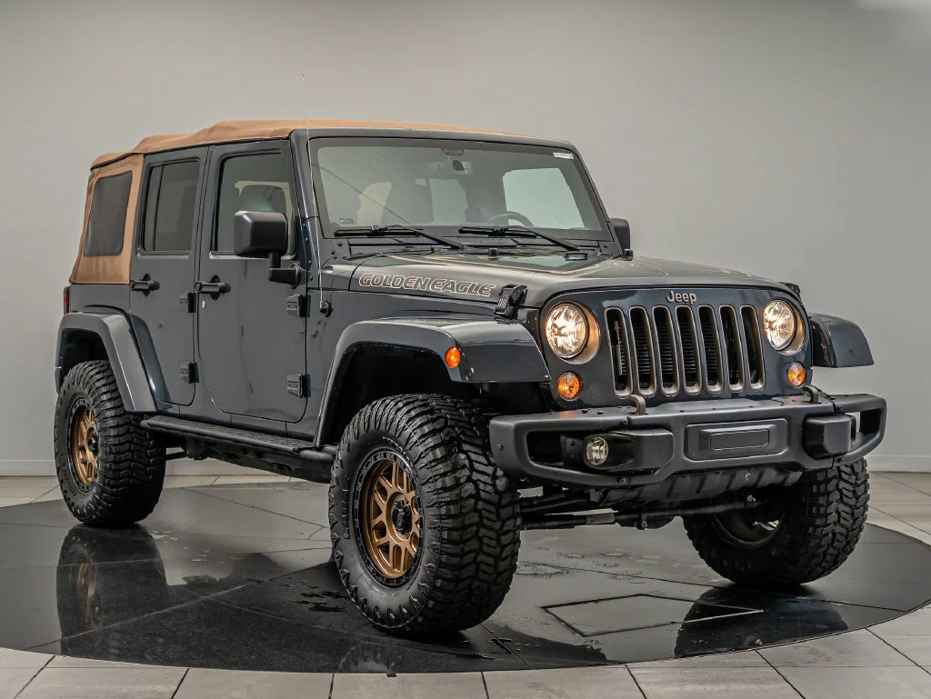 Used 2018 Rhino Clearcoat Jeep Unlimited Sport image 3