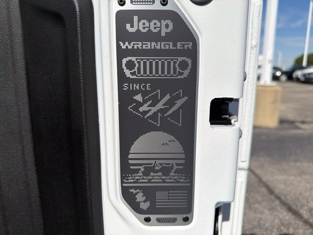 New 2027 Bright White Clear-Coat Paint Jeep Sport S image 19