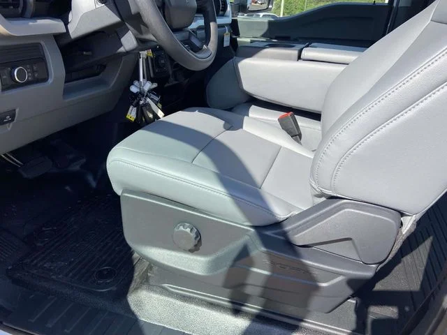 New 2026 Oxford White Ford XL image 11