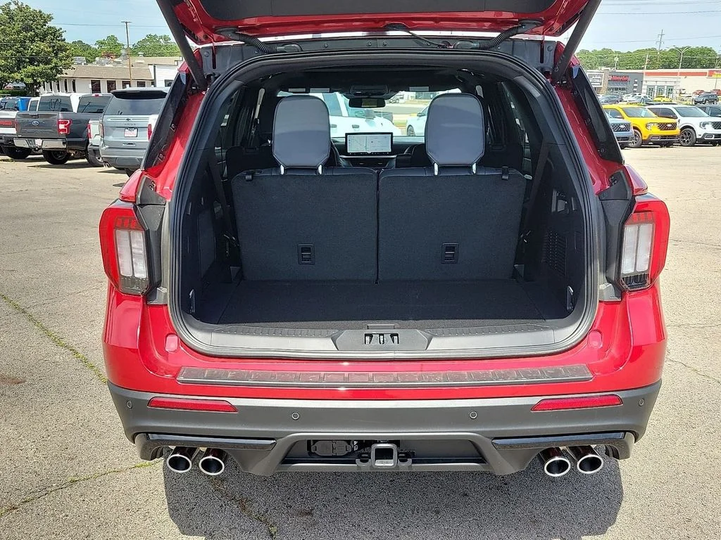 2026 Ford Explorer ST - Photo 8