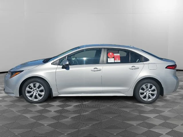 New 2027 Classic Silver Metallic Toyota LE image 2