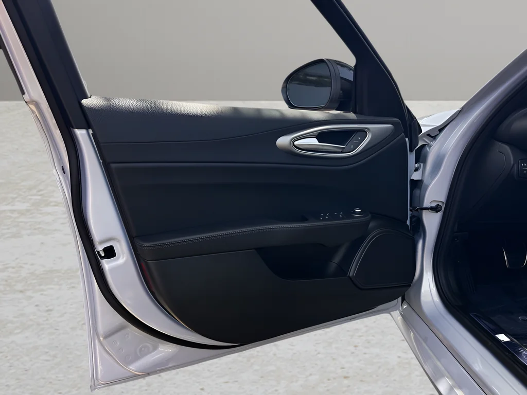 2026 Alfa Romeo Giulia Base - Photo 15