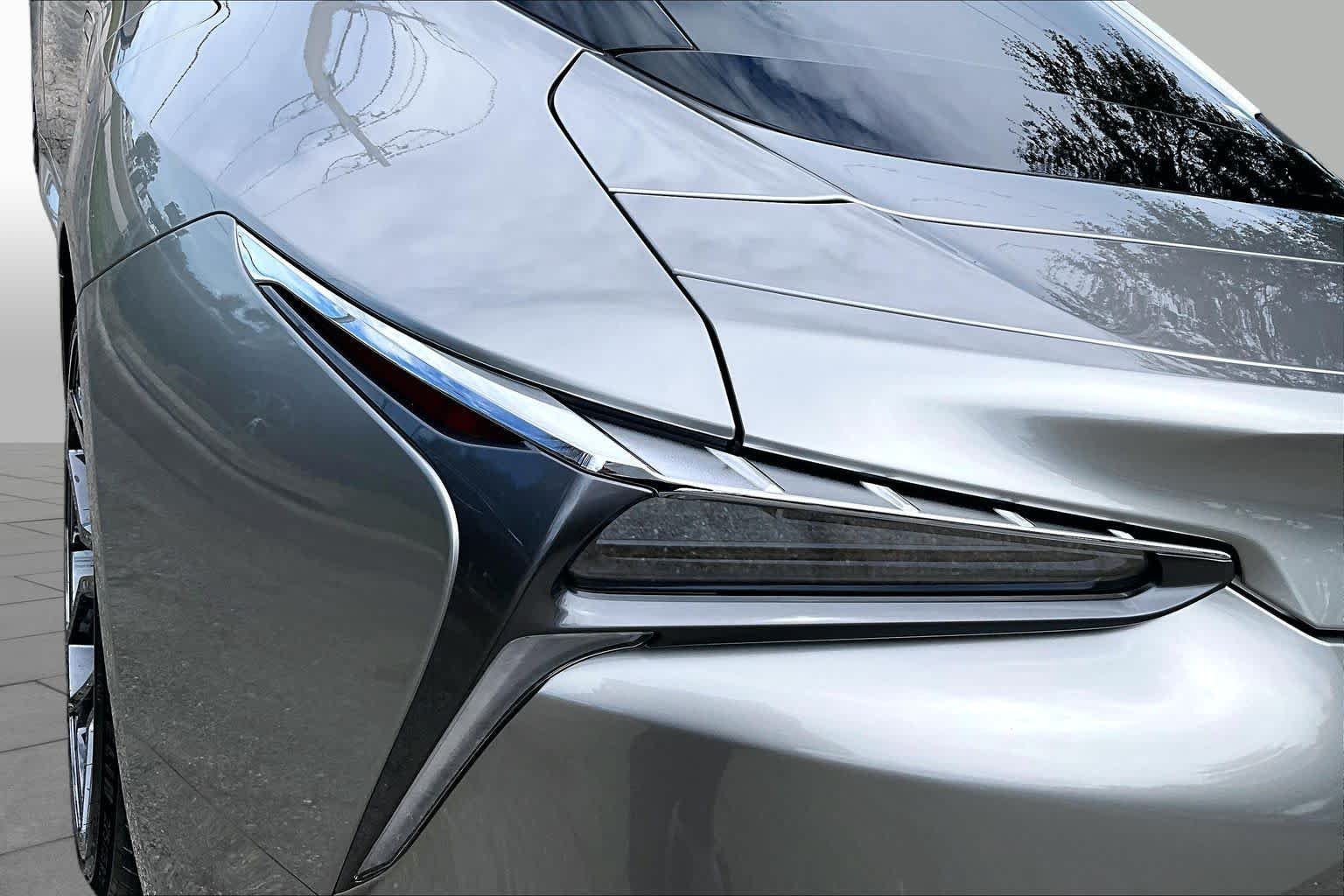 Used 2019 Atomic Silver Lexus  image 29