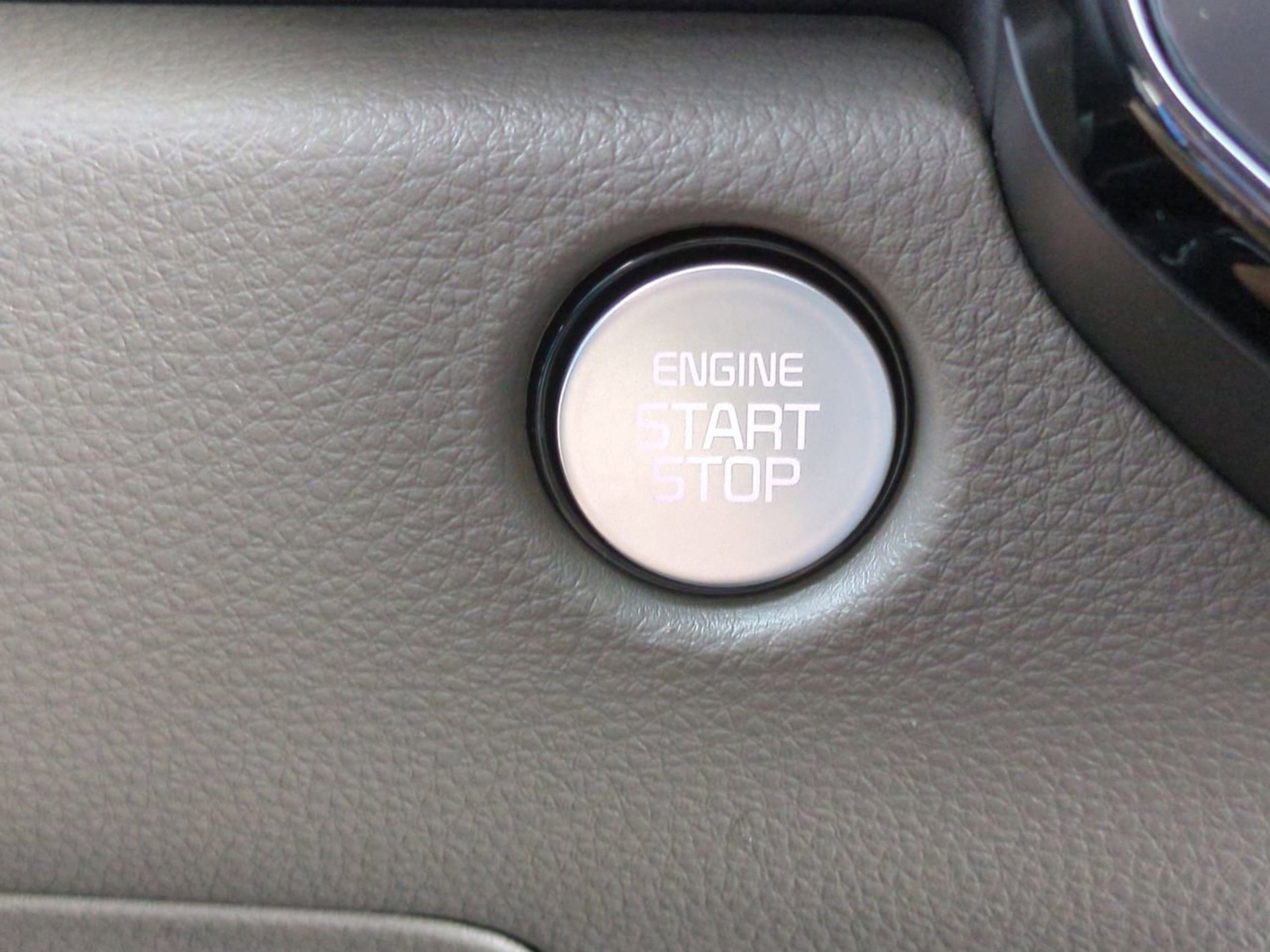 New 2026 Snow White Pearl Kia LXS image 34