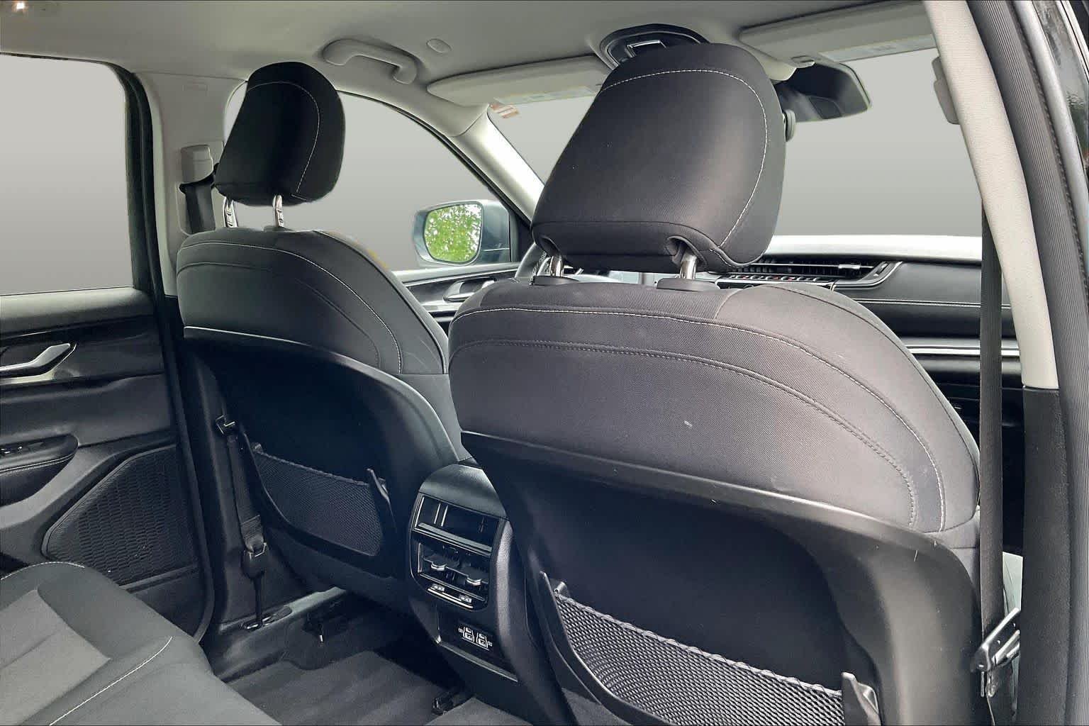Used 2023 Diamond Black Crystal Pearlcoat Jeep Laredo image 19