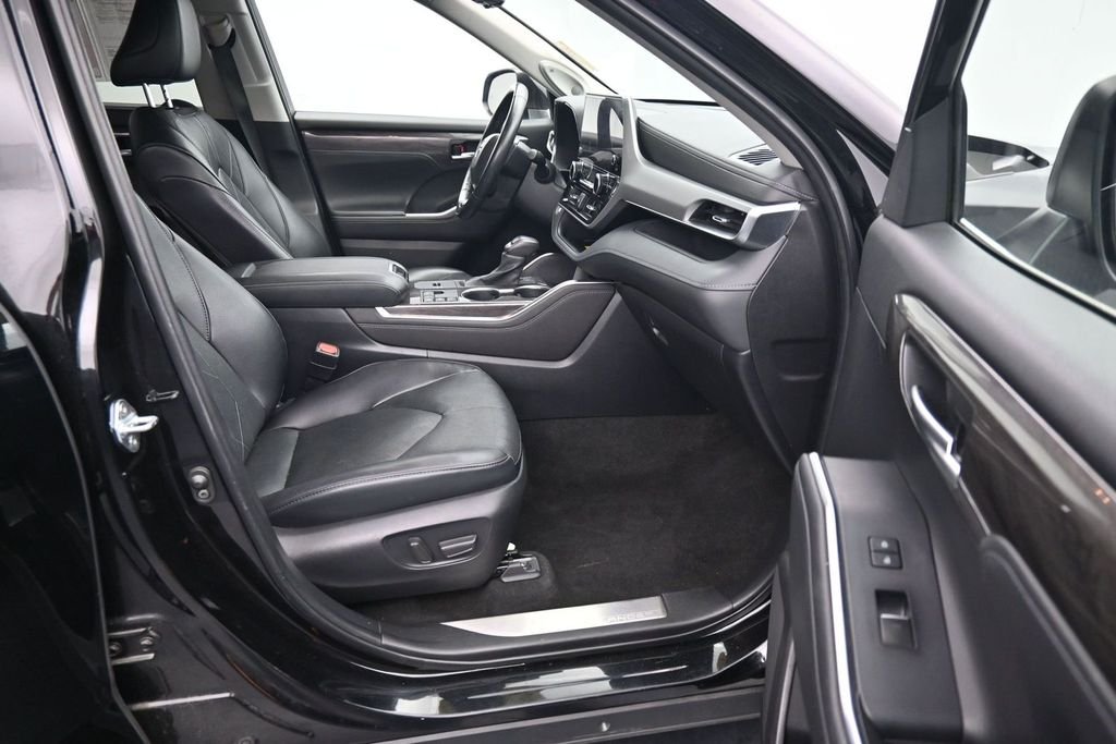 Used 2023 Black Toyota Platinum image 13