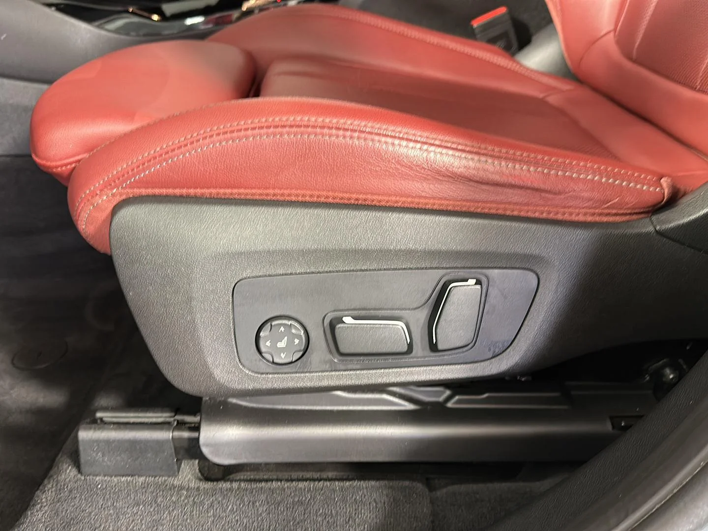 Used 2024 Brooklyn Grey Metallic BMW xDrive30i image 8