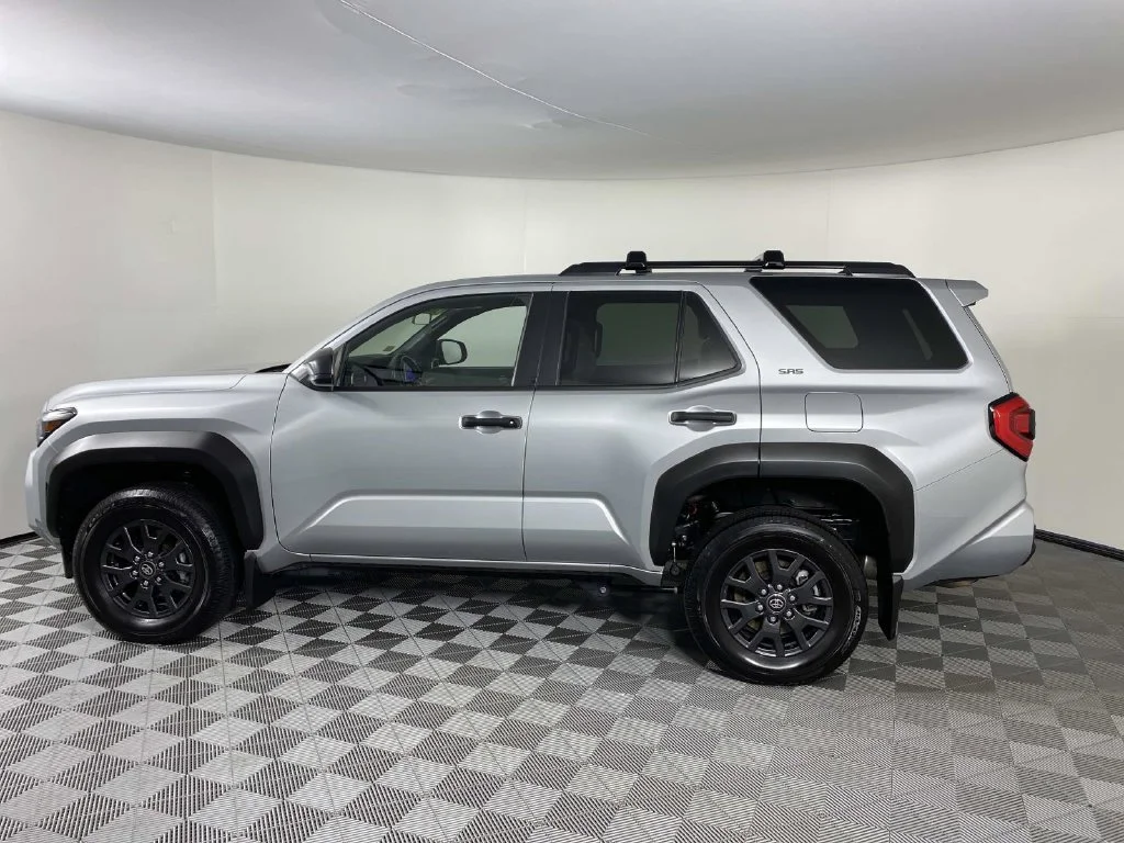 Used 2025 Cutting Edge Toyota SR5 image 5