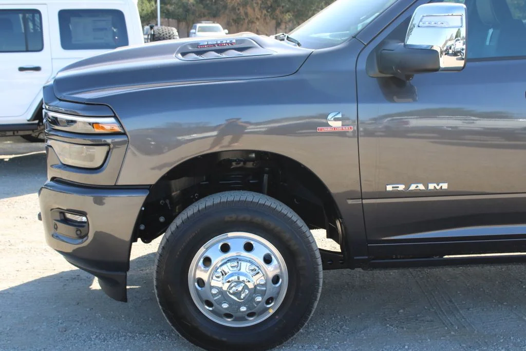 New 2026 Granite Crystal Metallic Clear-Coat Exterior Paint Ram Laramie image 7