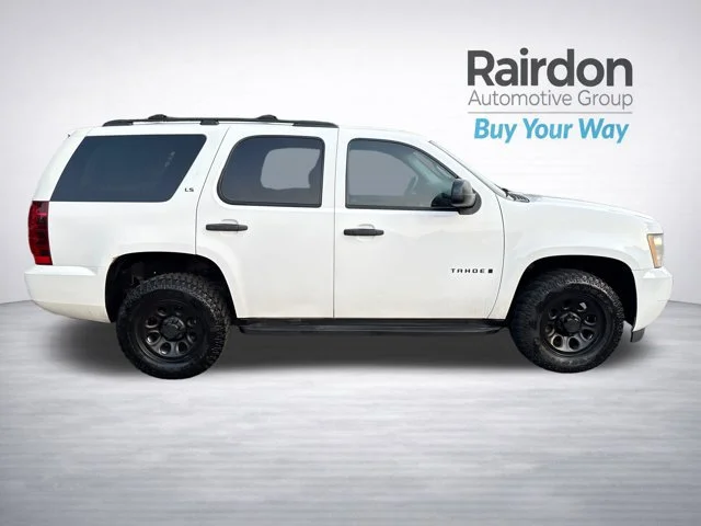Used 2009 Summit White Chevrolet Commercial image 8