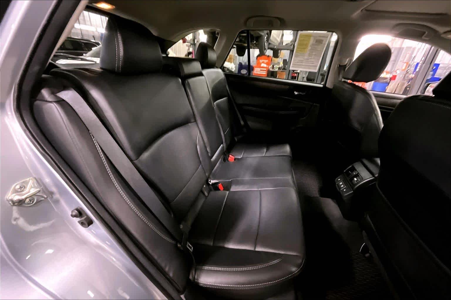 Used 2019 Ice Silver Metallic Subaru Limited image 20