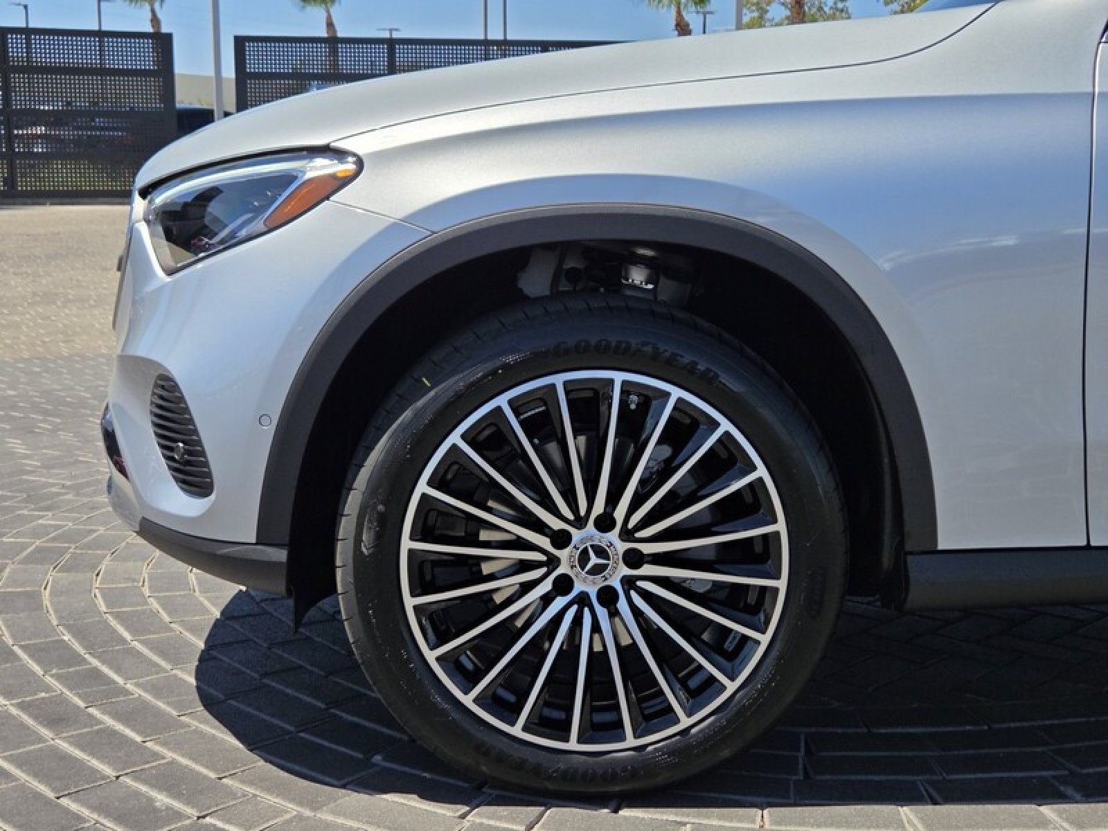 New 2026 Cirrus Silver Metallic Mercedes-Benz GLC 300 SUV image 10