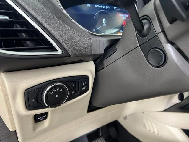 Used 2019 Brown Lincoln Select image 17