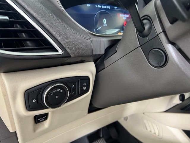 Used 2019 Brown Lincoln Select image 17