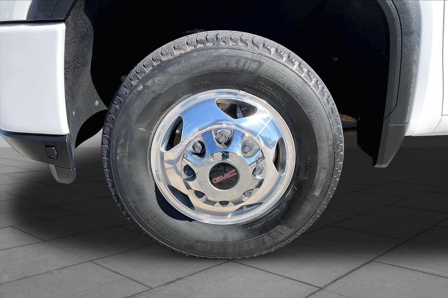 Used 2021 Summit White GMC Denali image 11