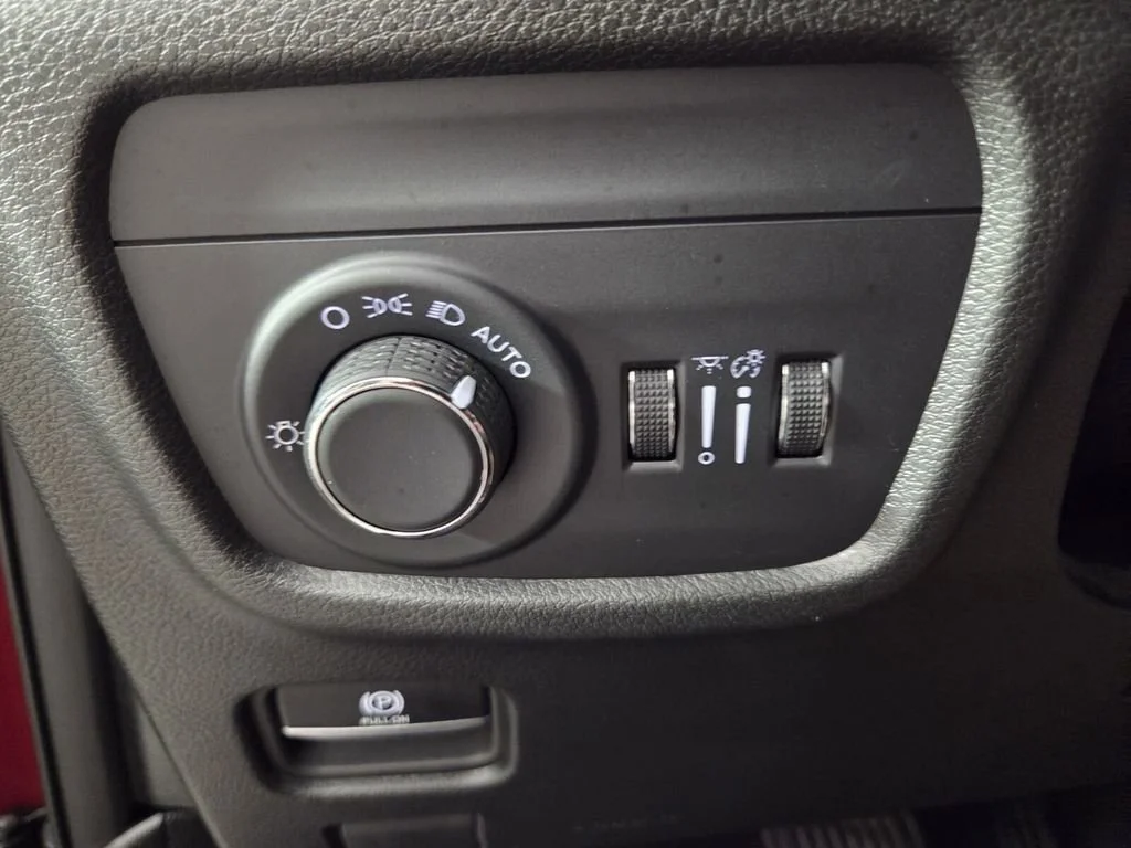 Certified Used 2025 Velvet Red Pearlcoat Jeep Altitude image 21