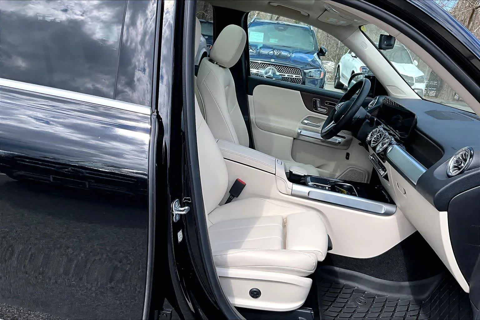 Used 2023 Night Black Mercedes-Benz GLB 250 image 8