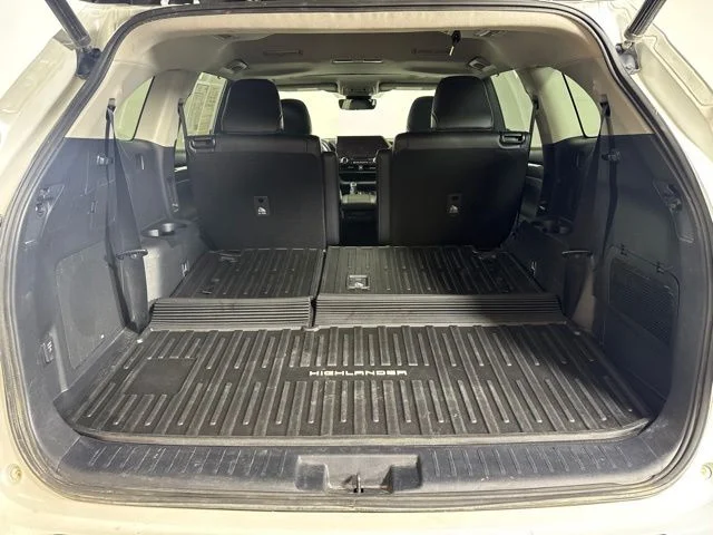 Used 2023 Wind Chill Pearl Toyota Limited image 23