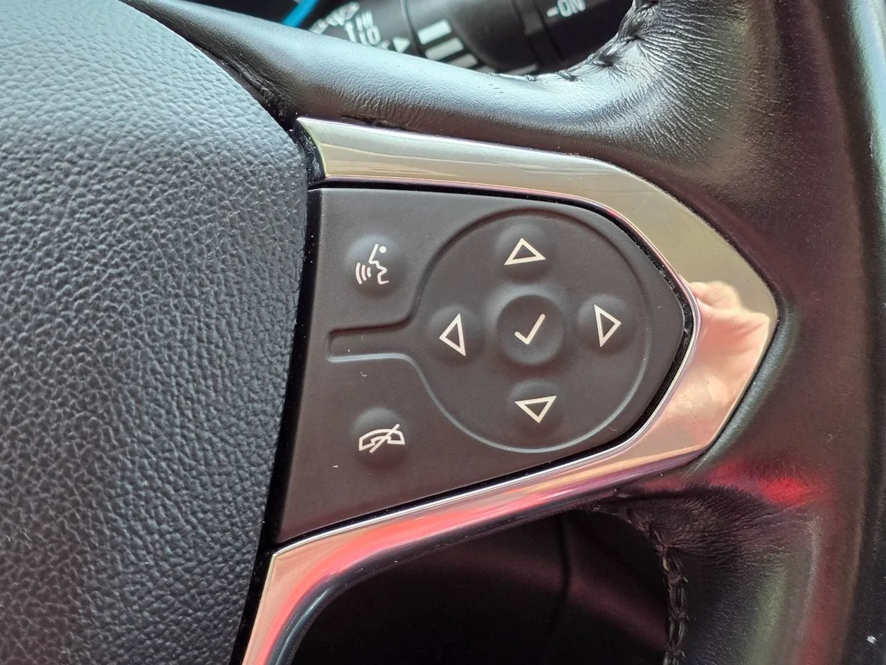 Used 2019 Graphite Chevrolet LT Leather image 25