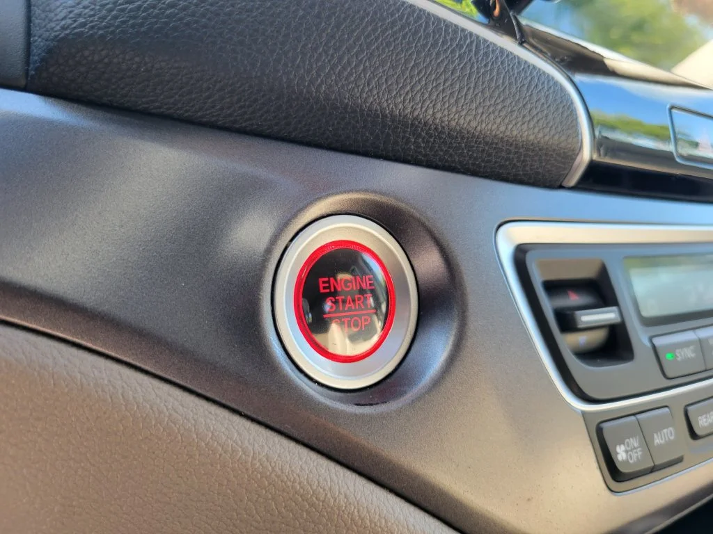 Used 2020 White Honda EX-L image 30