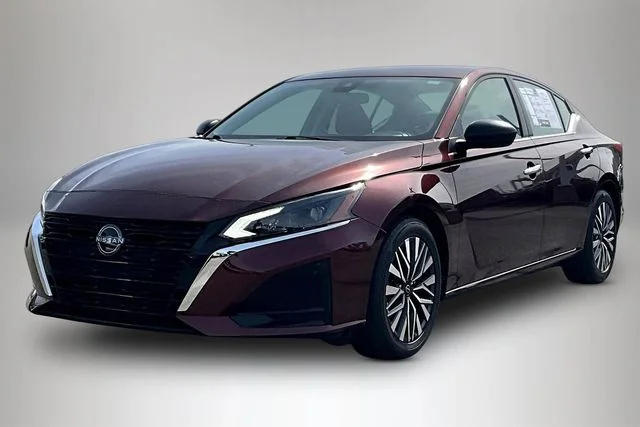 Used 2024 Red Nissan 2.5 SV image 2