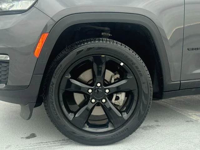 Used 2024 Gray Jeep Limited image 10