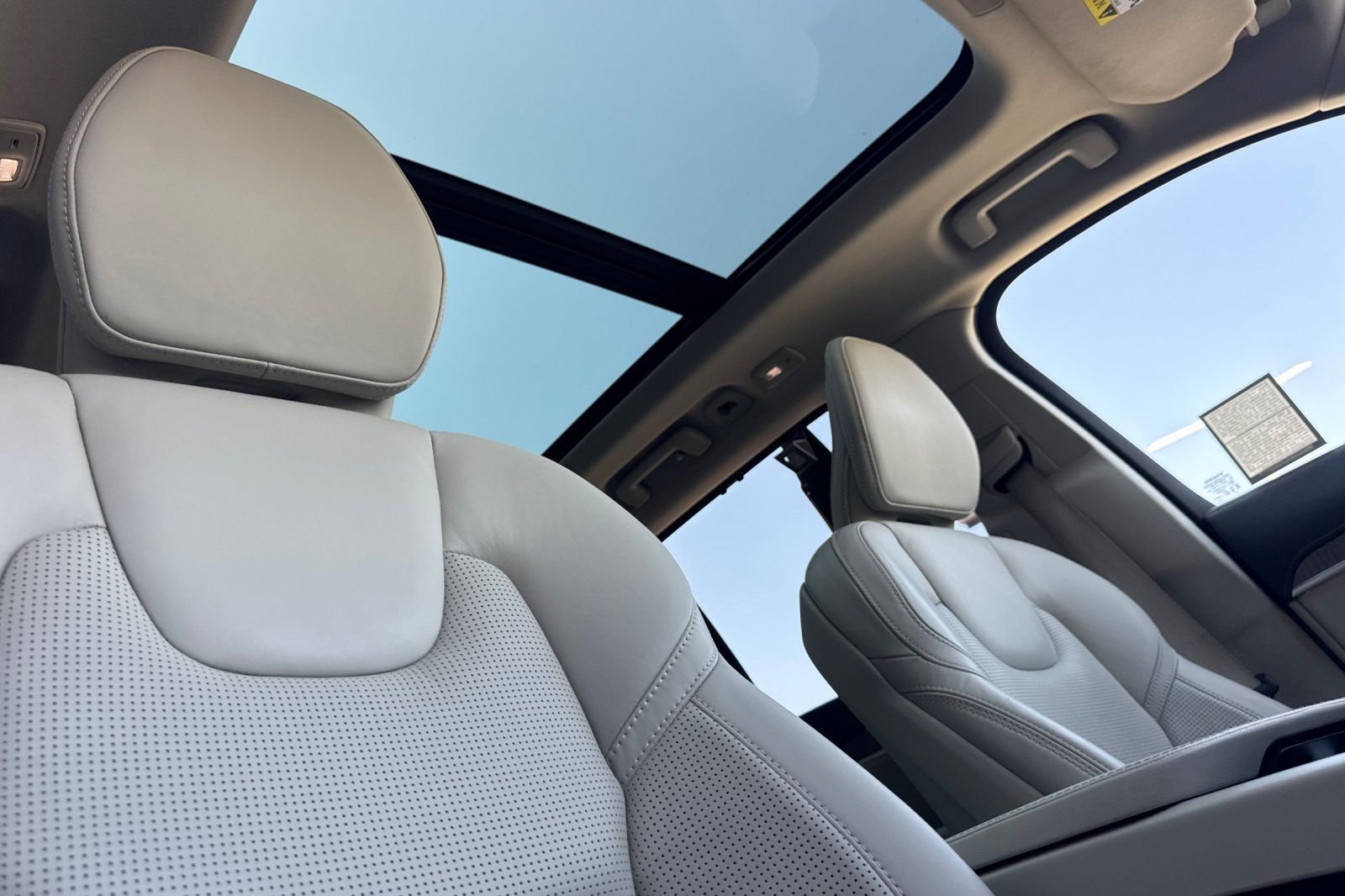 Used 2023 Blue Volvo Ultimate image 19