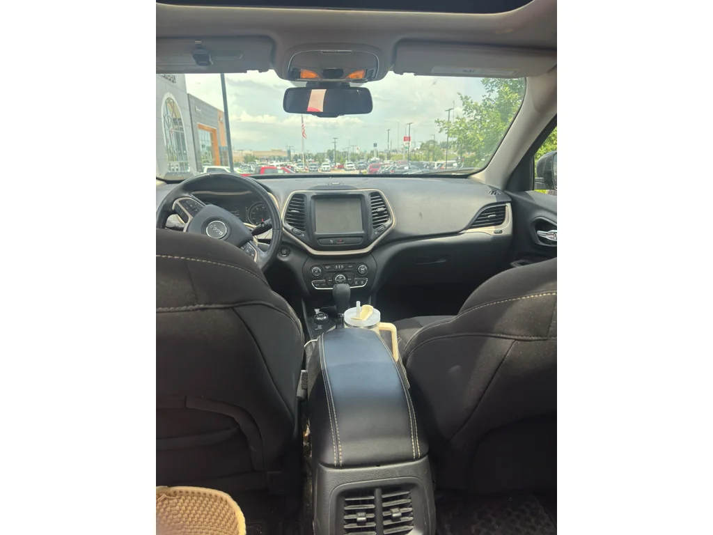Used 2016 Brilliant Black Crystal Pearlcoat Jeep Altitude image 7