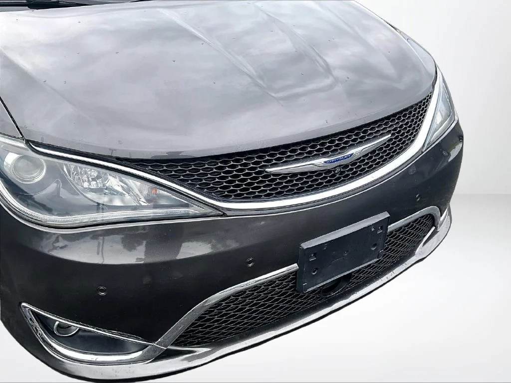 Used 2019 Gray Chrysler Touring L image 26