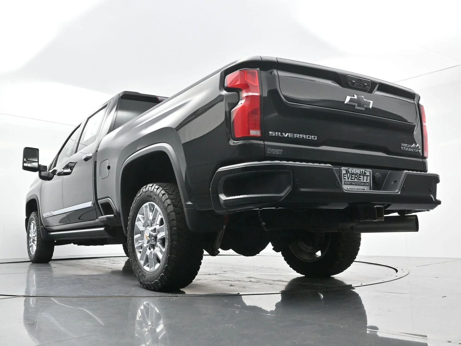 Used 2024 Black Chevrolet High Country image 49