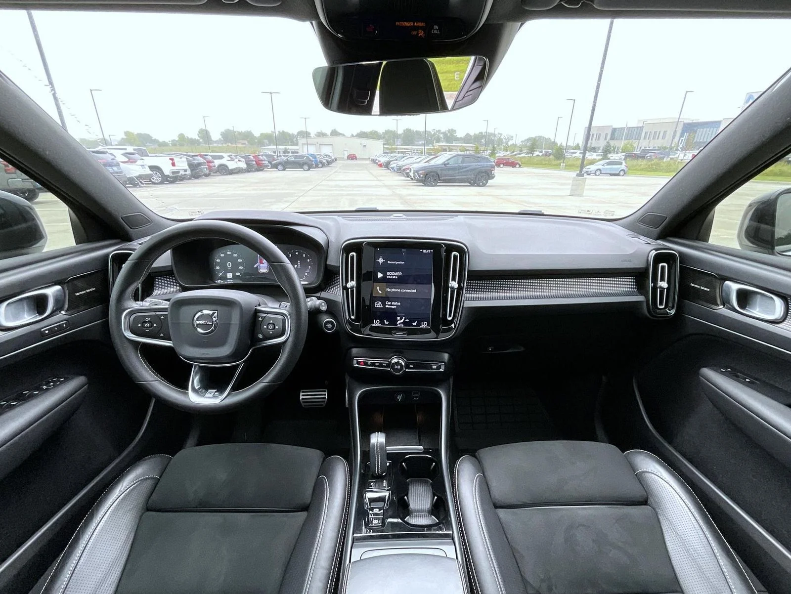 Used 2020 White Volvo R-Design image 15