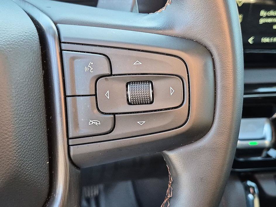 Used 2024 Summit White GMC AT4 image 18
