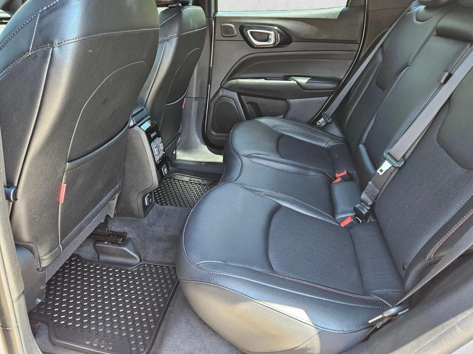 Used 2023 Billet Silver Metallic Clearcoat Jeep Trailhawk image 17