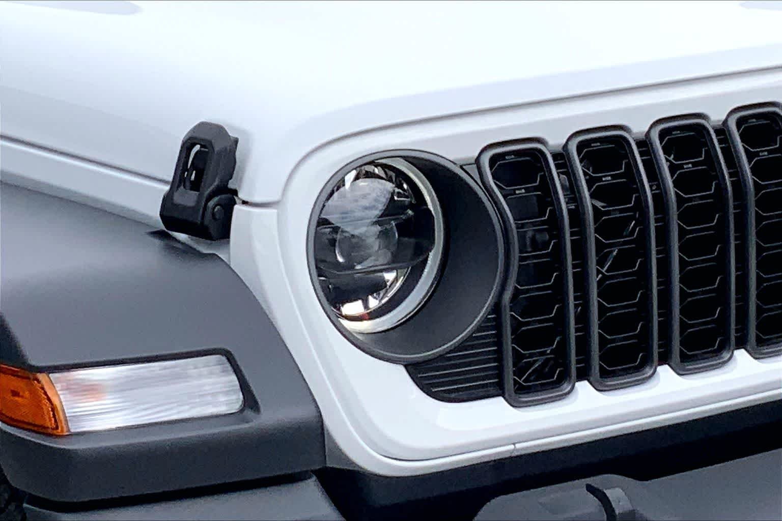New 2026 Bright White Clear-Coat Exterior Paint Jeep Sport S image 11