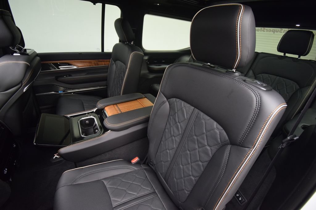 New 2026 Bright White Clearcoat Jeep Summit Reserve image 40