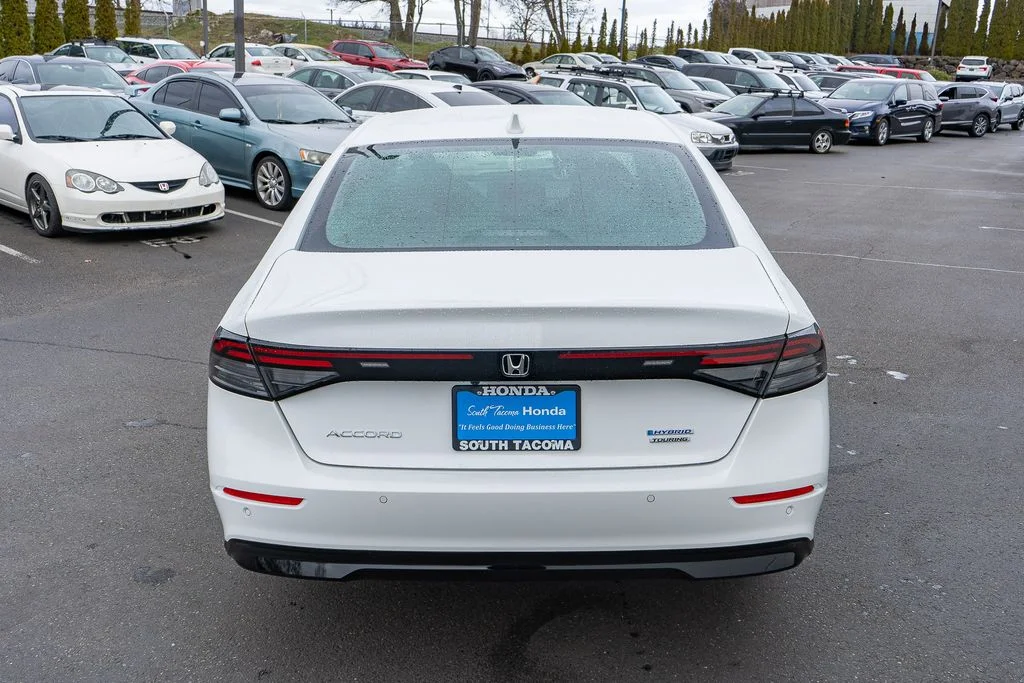 New 2026 Platinum White Pearl Honda Touring image 7