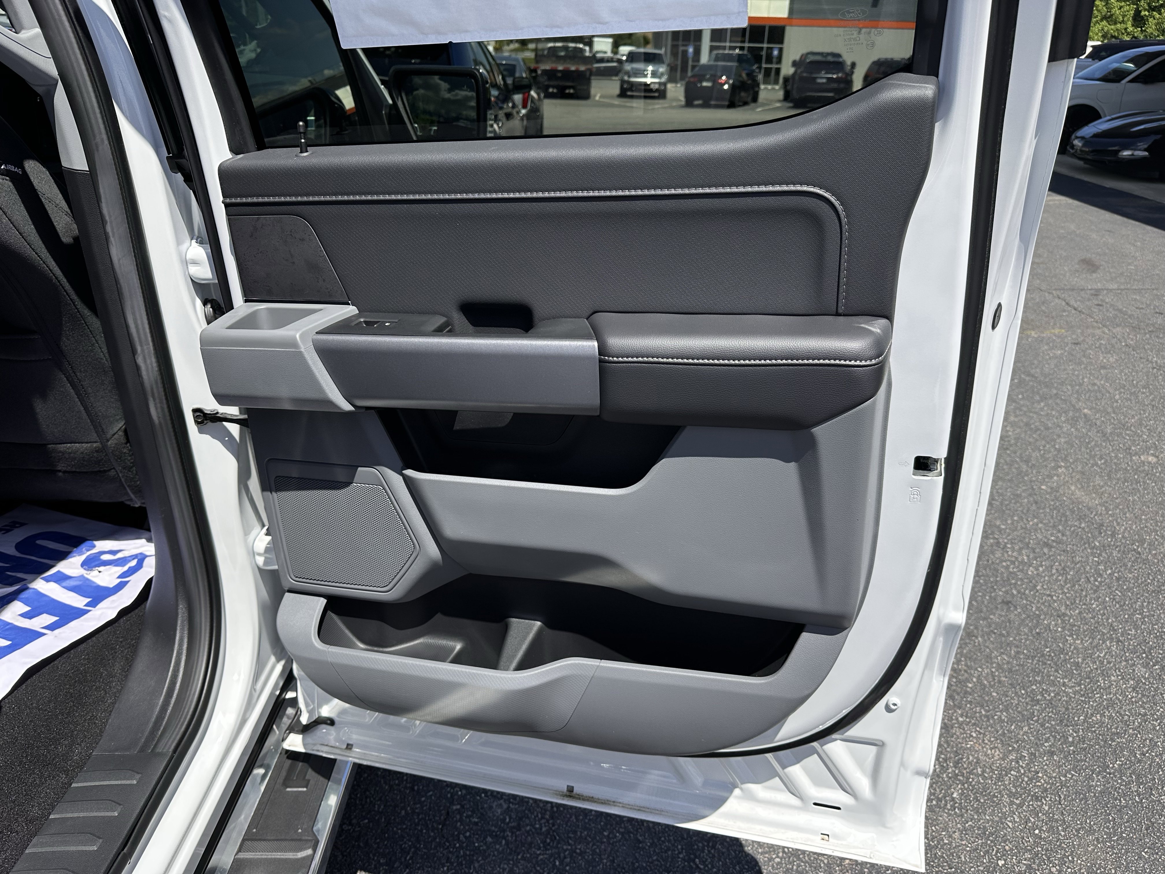 New 2026 Oxford White Ford XLT image 16