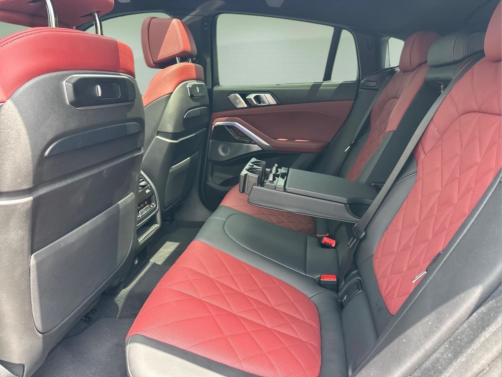 Used 2025  BMW M60i image 19