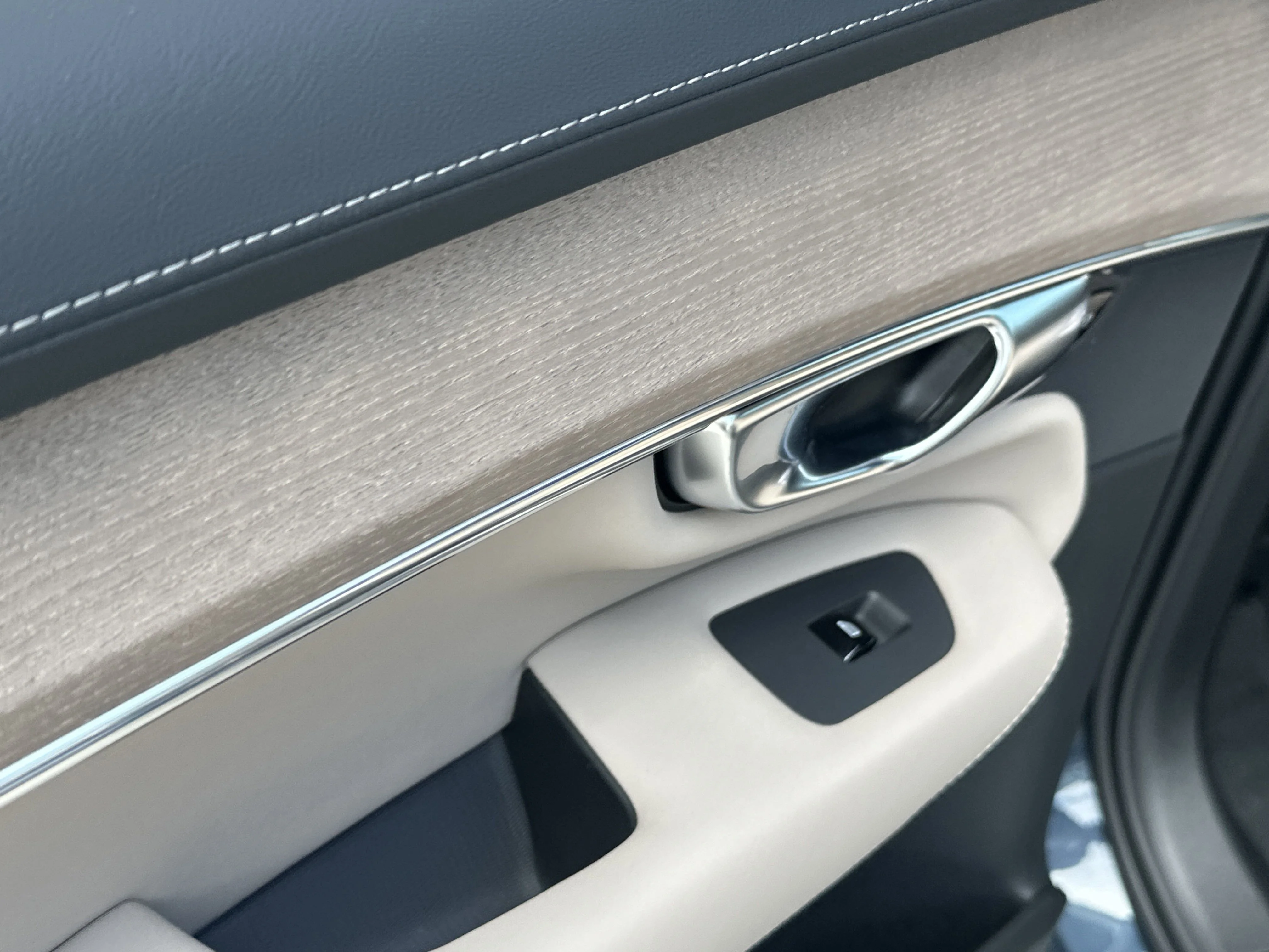 2026 Volvo XC90 Plus - Photo 12