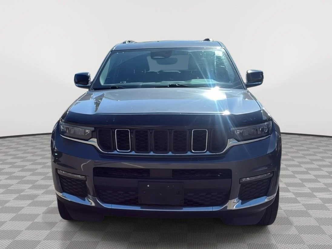 Used 2021 Silver Zynith Jeep Limited image 2