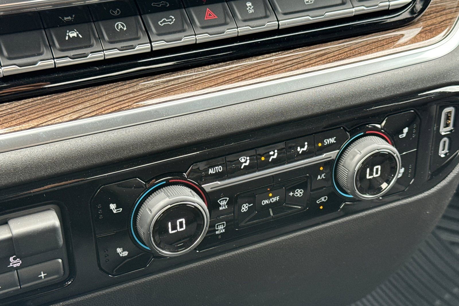 2025 Chevrolet Silverado 1500 LT - Photo 19